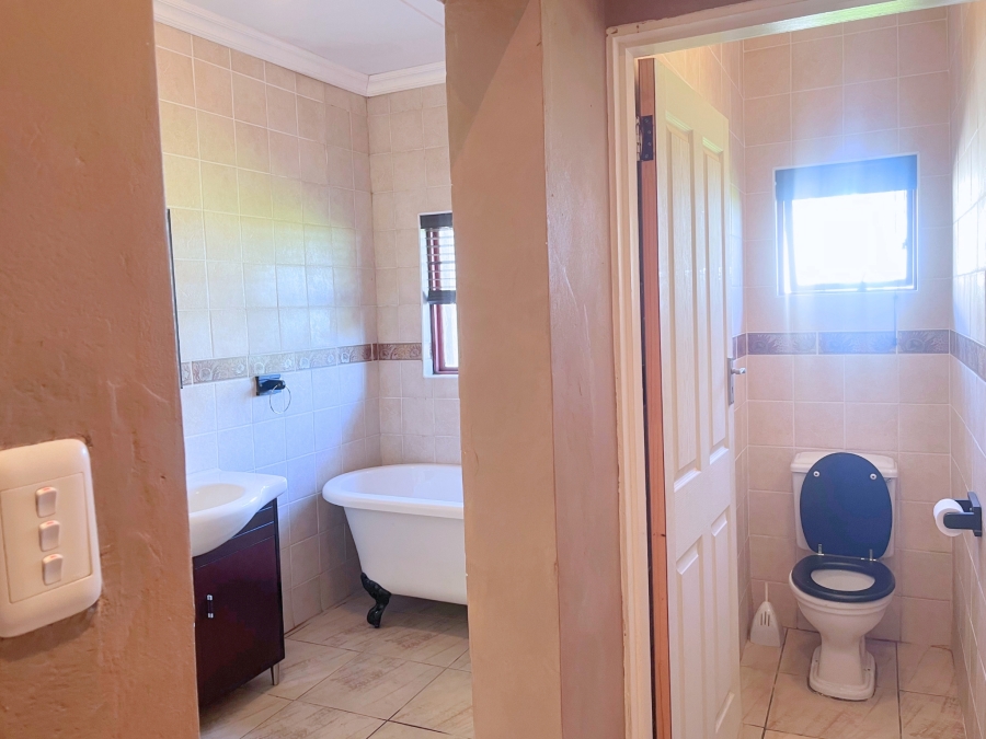 5 Bedroom Property for Sale in Grahamstown Central Eastern Cape